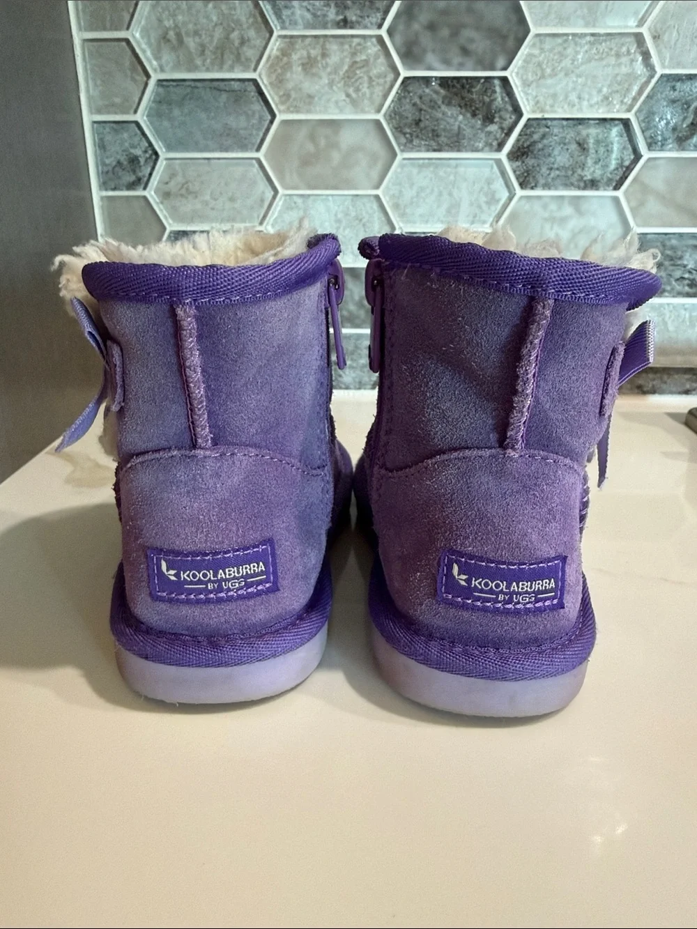 Koolaburra by UGG Victoria Mini Girls Toddler Boot - size 8